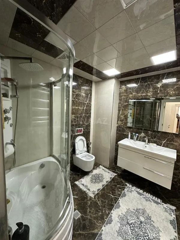 Satılır 3 otaqlı mənzil 136 m²