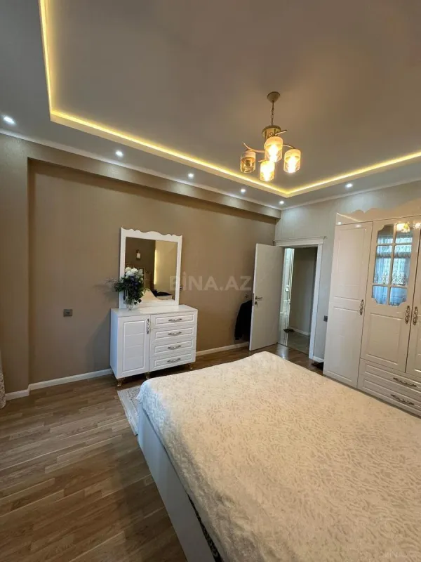 Satılır 3 otaqlı mənzil 136 m²