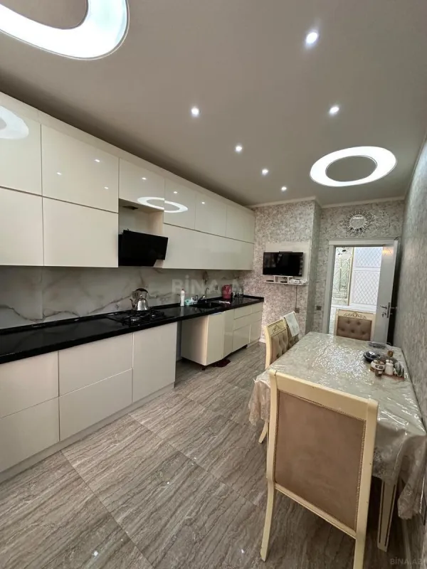 Satılır 3 otaqlı mənzil 136 m²