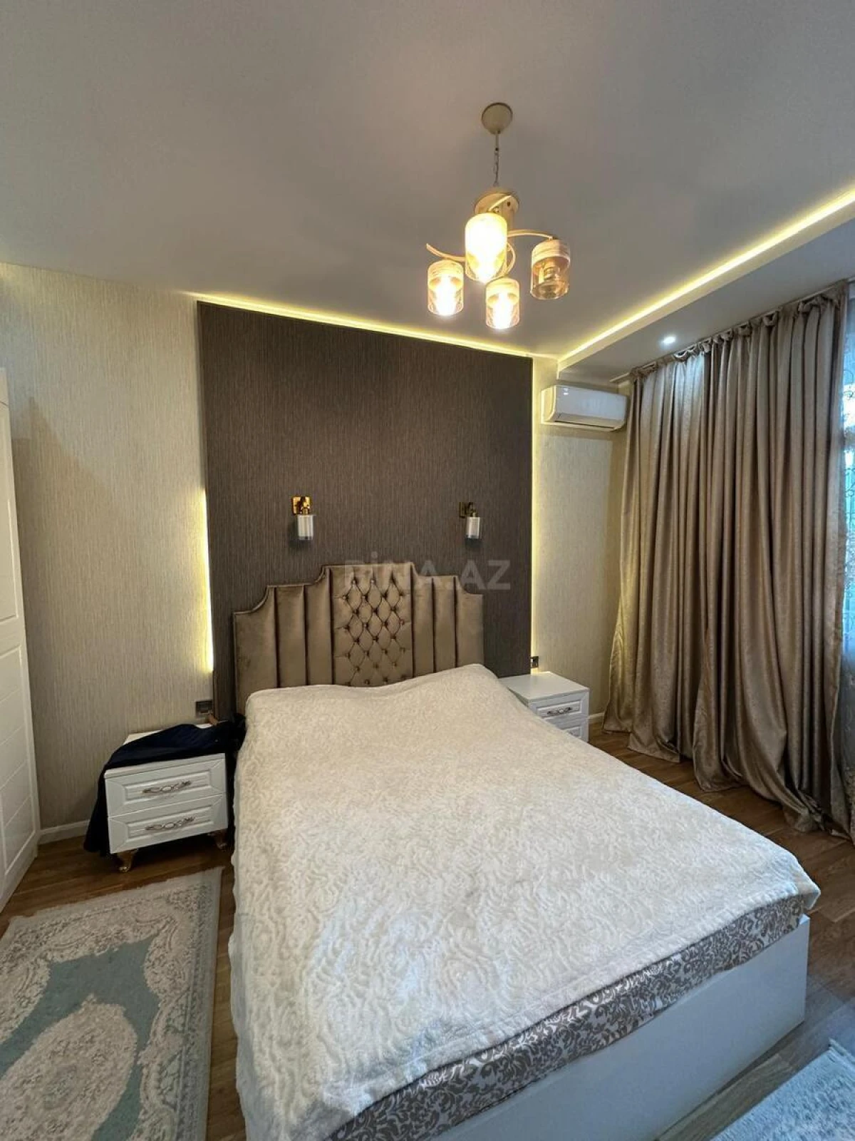 Satılır 3 otaqlı mənzil 136 m²