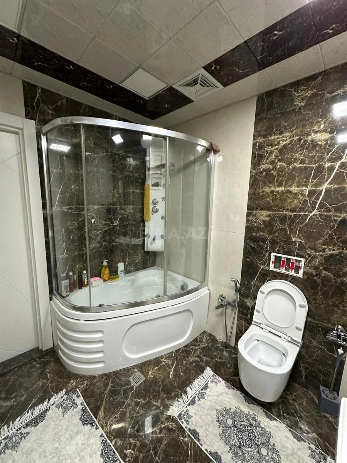 Satılır 3 otaqlı mənzil 136 m²