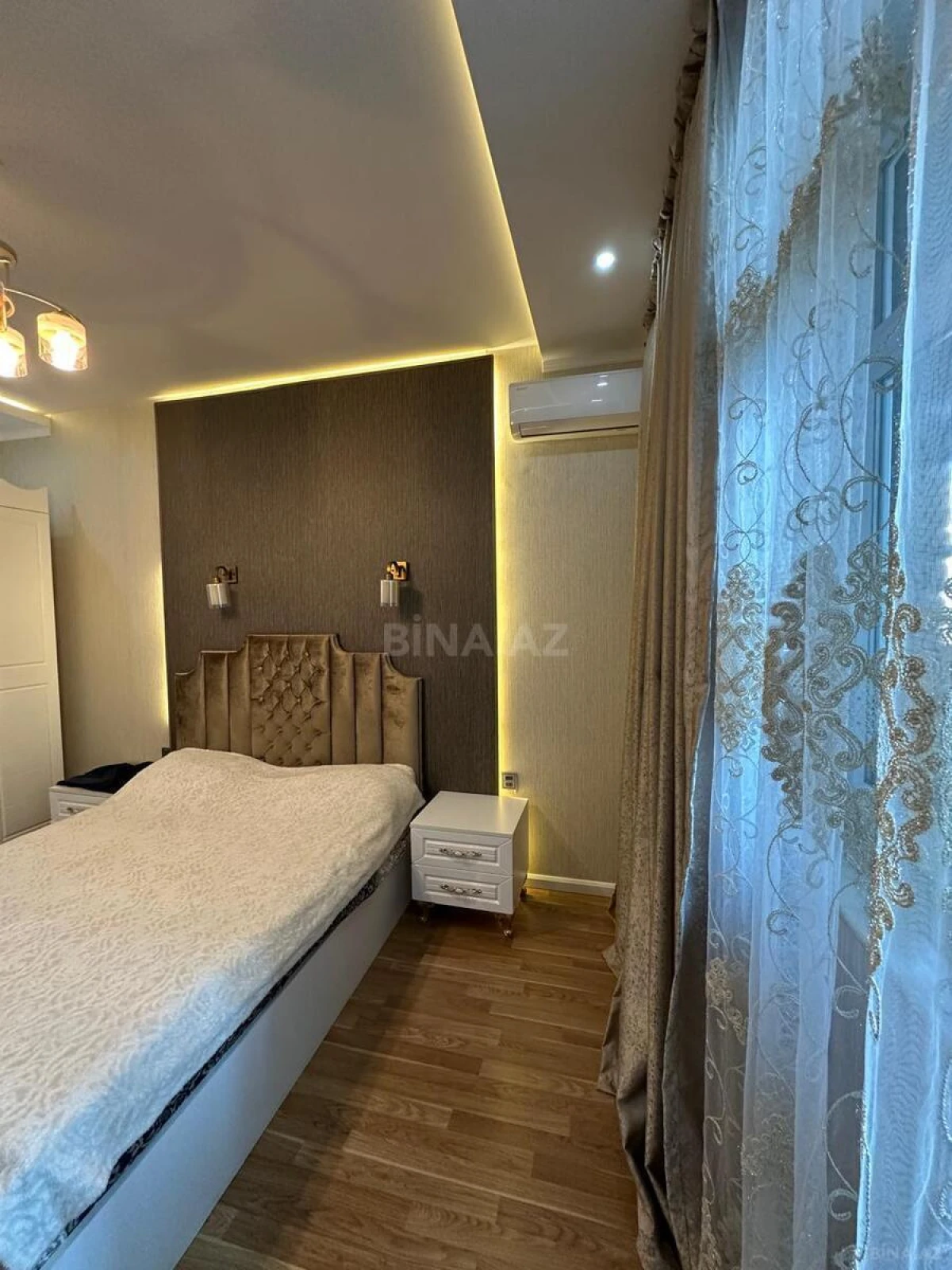 Satılır 3 otaqlı mənzil 136 m²