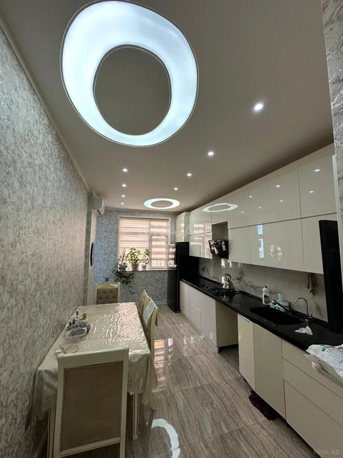 Satılır 3 otaqlı mənzil 136 m²