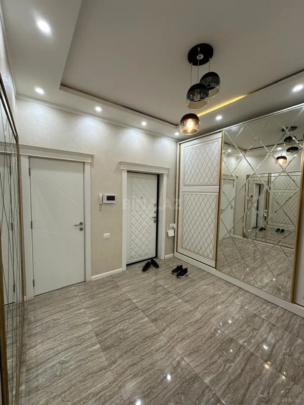 Satılır 3 otaqlı mənzil 136 m²