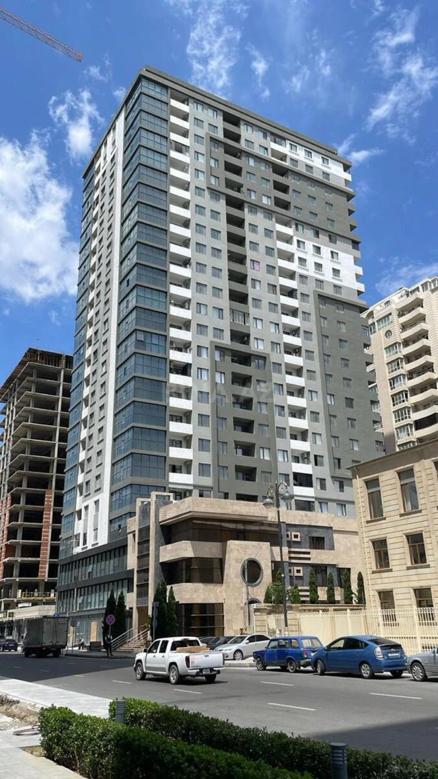 Satılır 4 otaqlı mənzil 190 m²