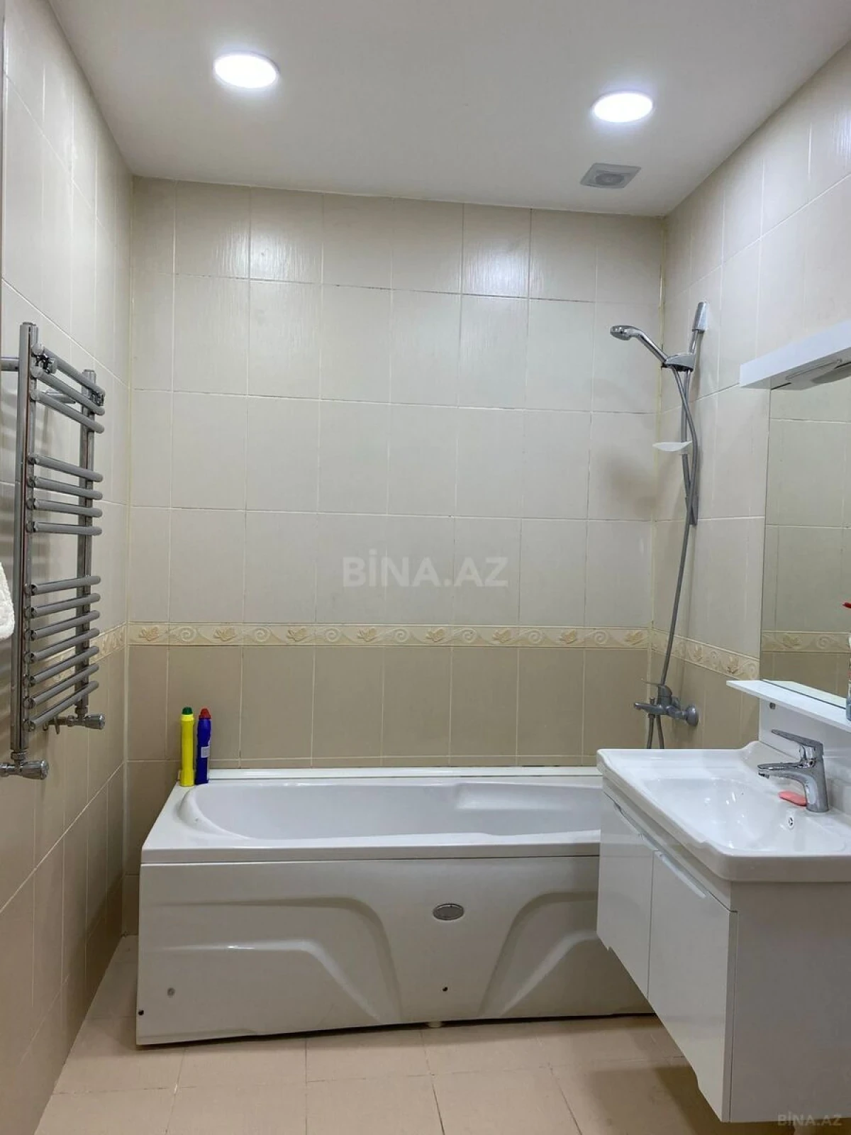 Kirayə verilir 2 otaqlı mənzil 77 m²