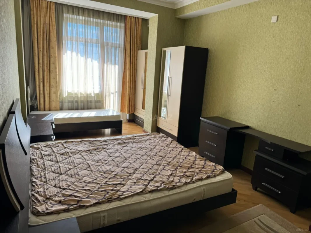 Kirayə verilir 2 otaqlı mənzil 77 m²
