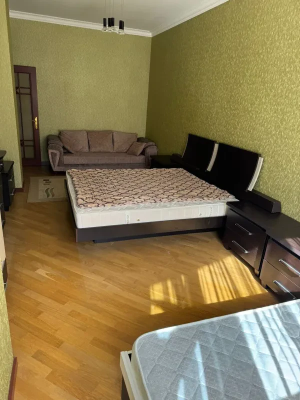 Kirayə verilir 2 otaqlı mənzil 77 m²