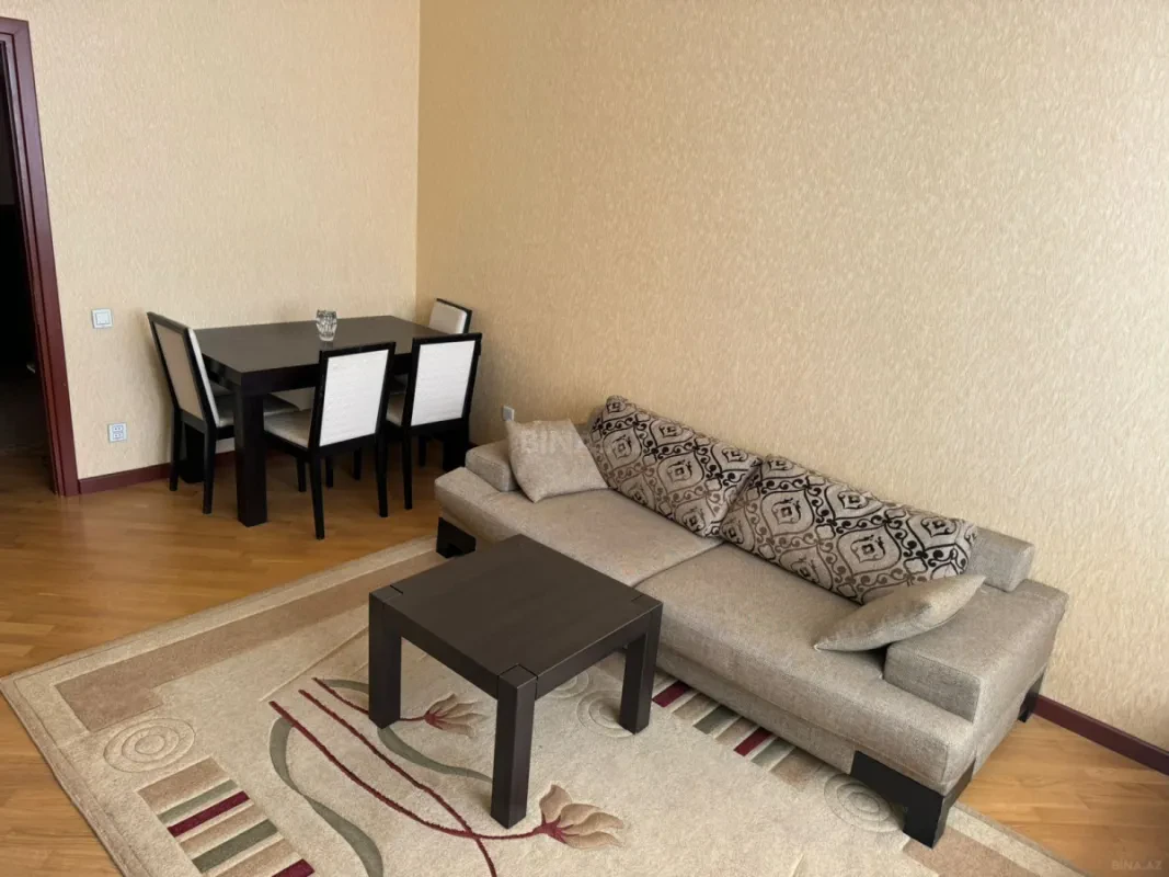 Kirayə verilir 2 otaqlı mənzil 77 m²