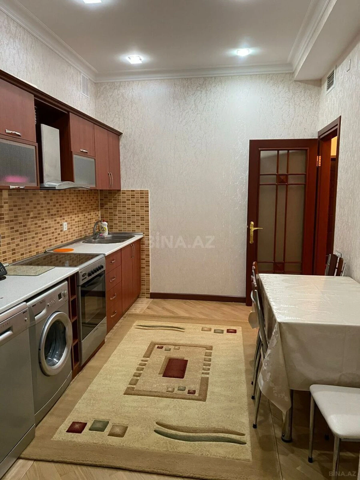 Kirayə verilir 2 otaqlı mənzil 77 m²