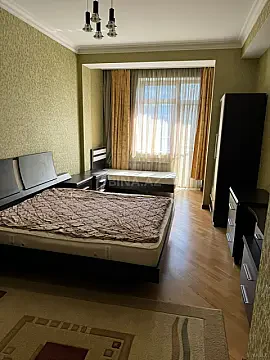 Kirayə verilir 2 otaqlı mənzil 77 m²