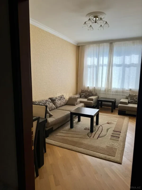 Kirayə verilir 2 otaqlı mənzil 77 m²