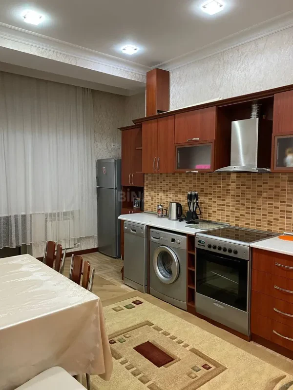 Kirayə verilir 2 otaqlı mənzil 77 m²