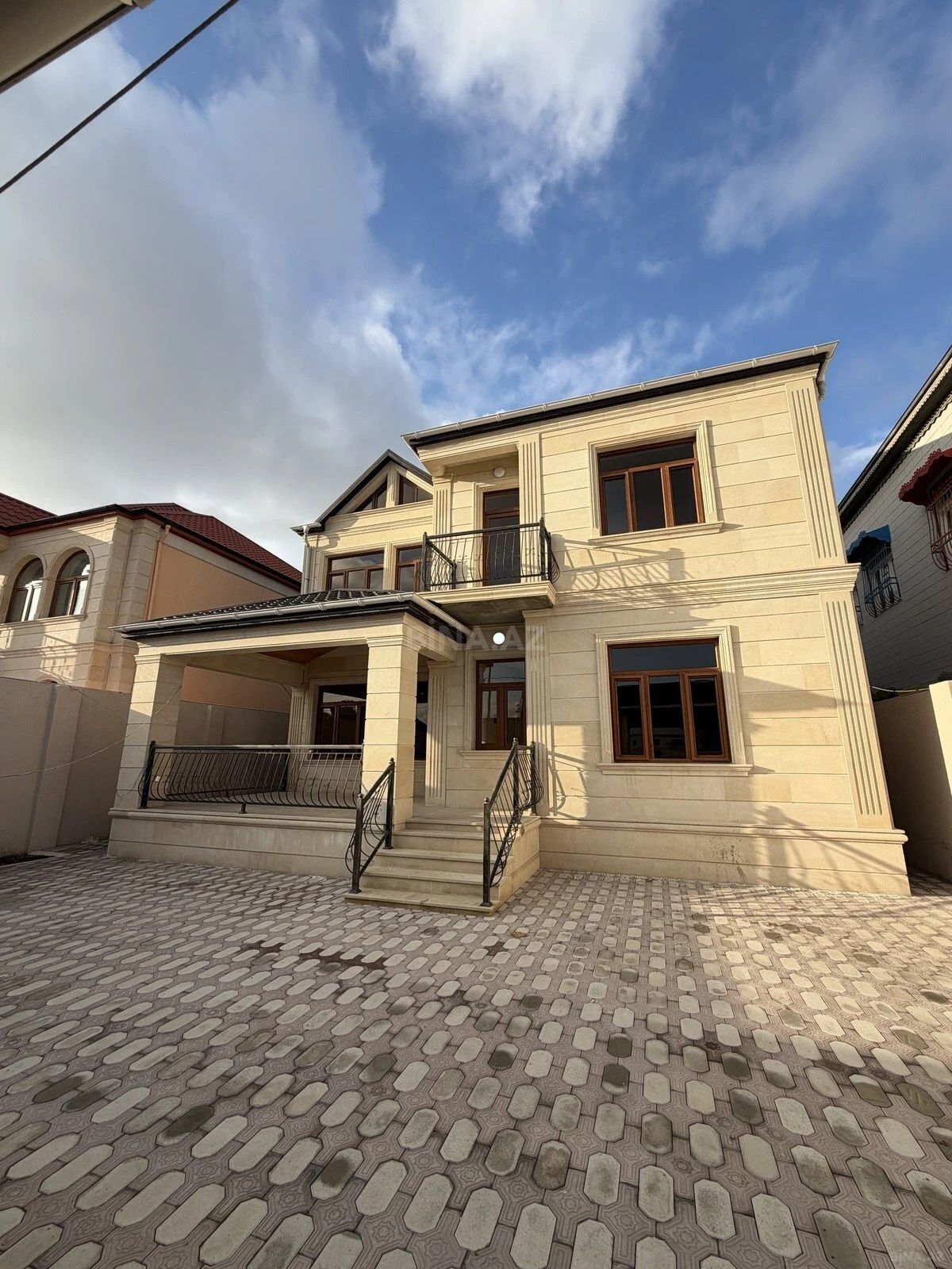 Satılır 6 otaqlı həyət evi 260 m²