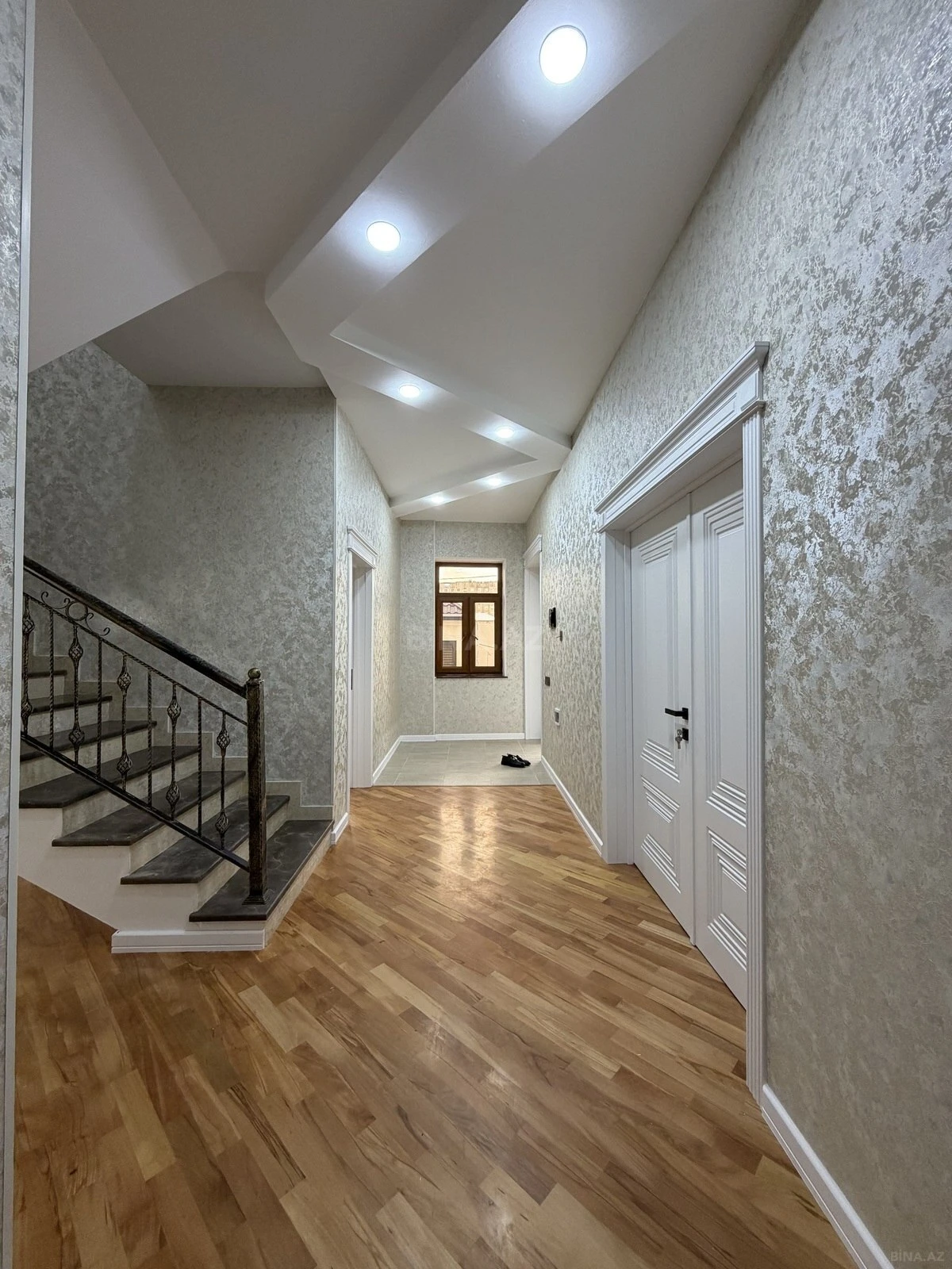 Satılır 6 otaqlı həyət evi 260 m²