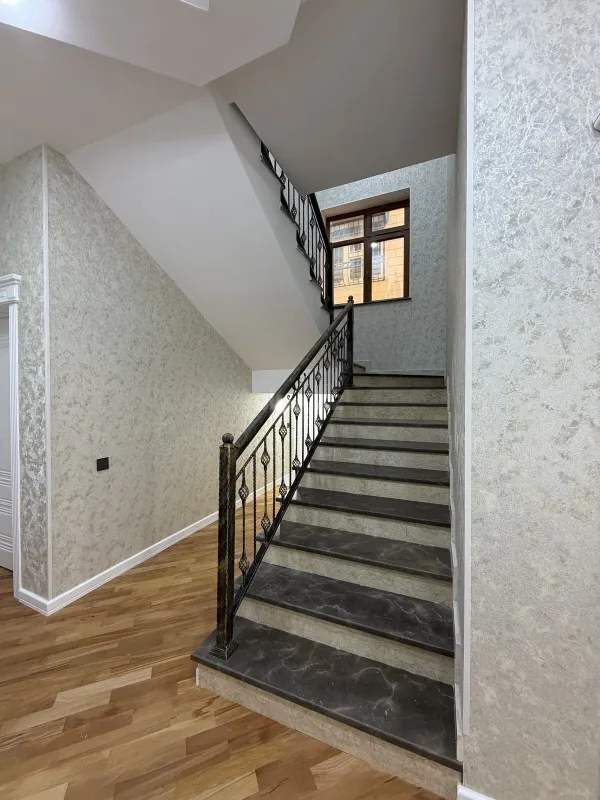 Satılır 6 otaqlı həyət evi 260 m²