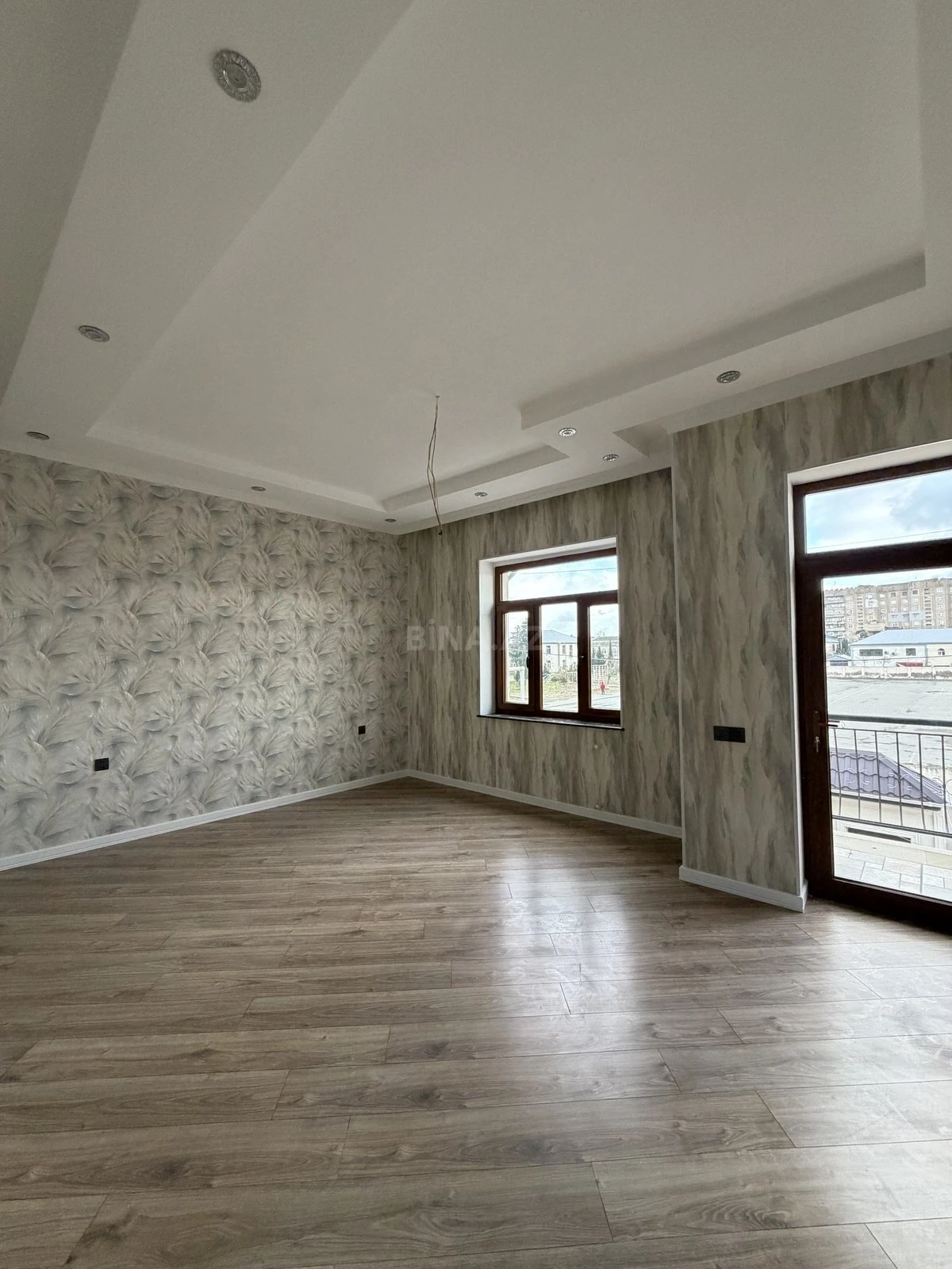 Satılır 6 otaqlı həyət evi 260 m²