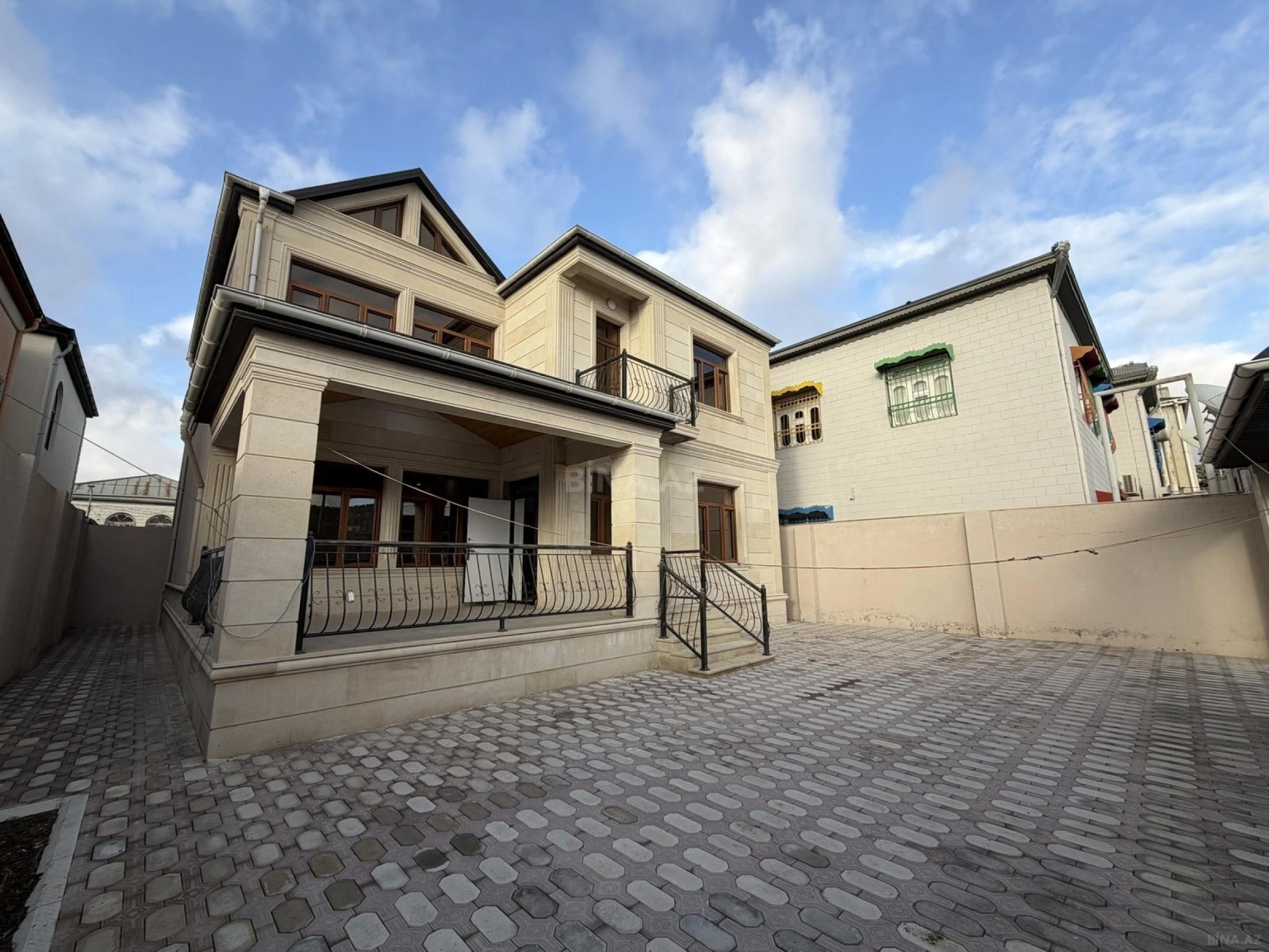 Satılır 6 otaqlı həyət evi 260 m²