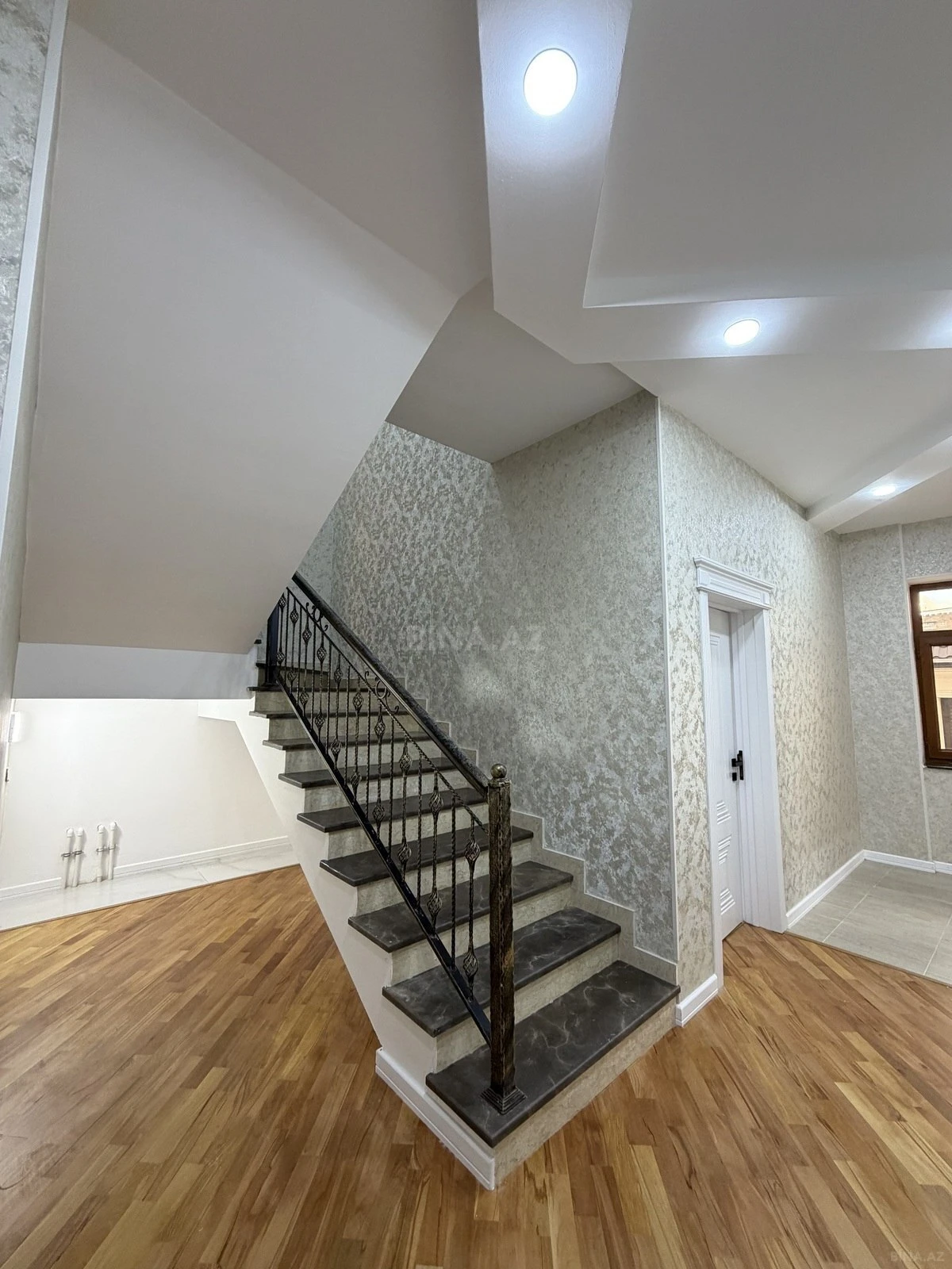 Satılır 6 otaqlı həyət evi 260 m²