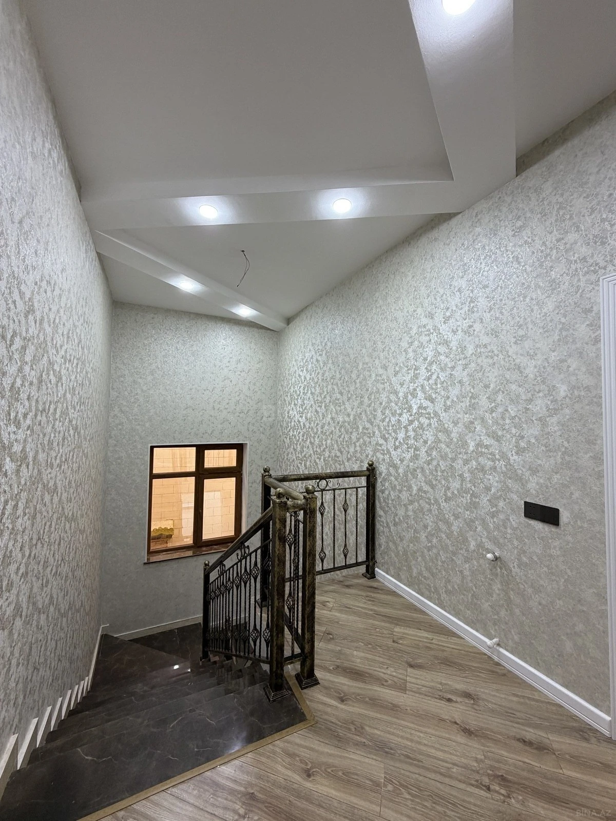 Satılır 6 otaqlı həyət evi 260 m²
