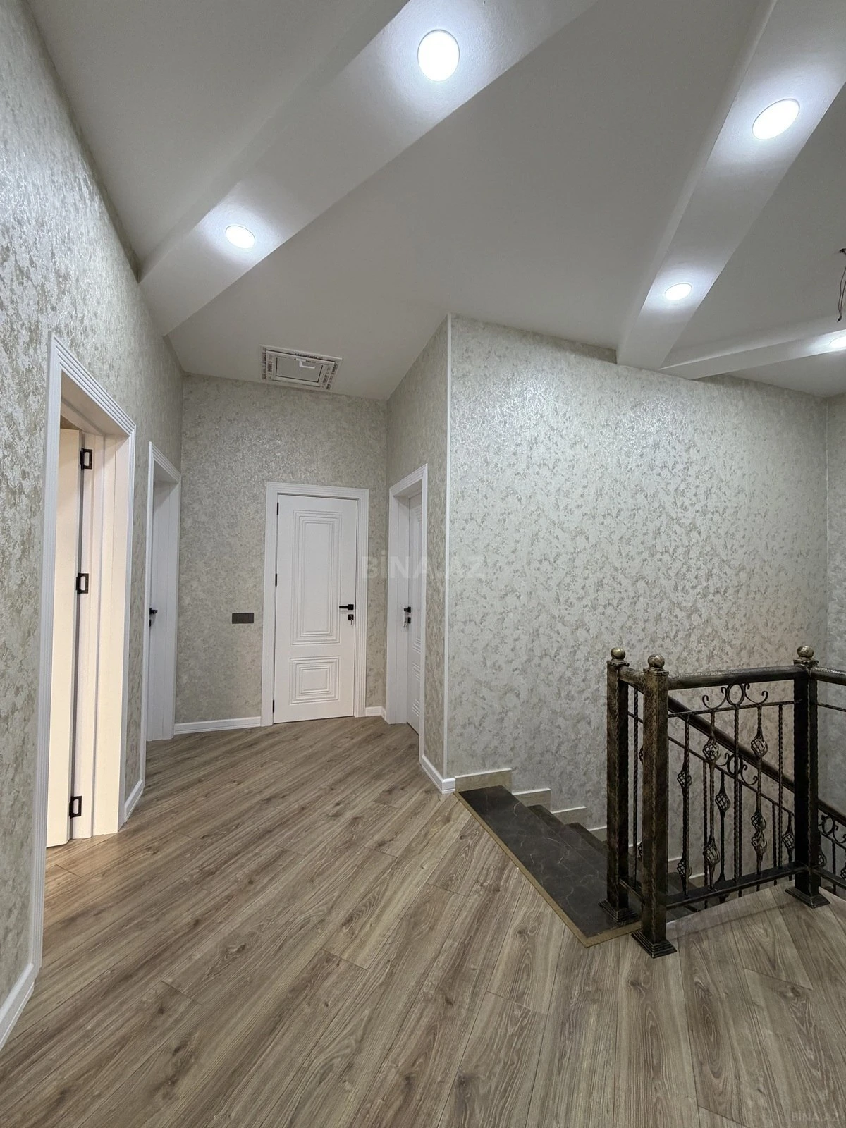 Satılır 6 otaqlı həyət evi 260 m²