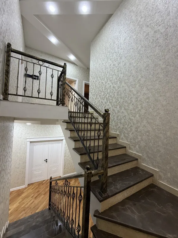 Satılır 6 otaqlı həyət evi 260 m²