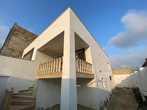 Satılır 3 otaqlı həyət evi 200 m² — Bakı, Badamdar 3 otaq 200.00 m²