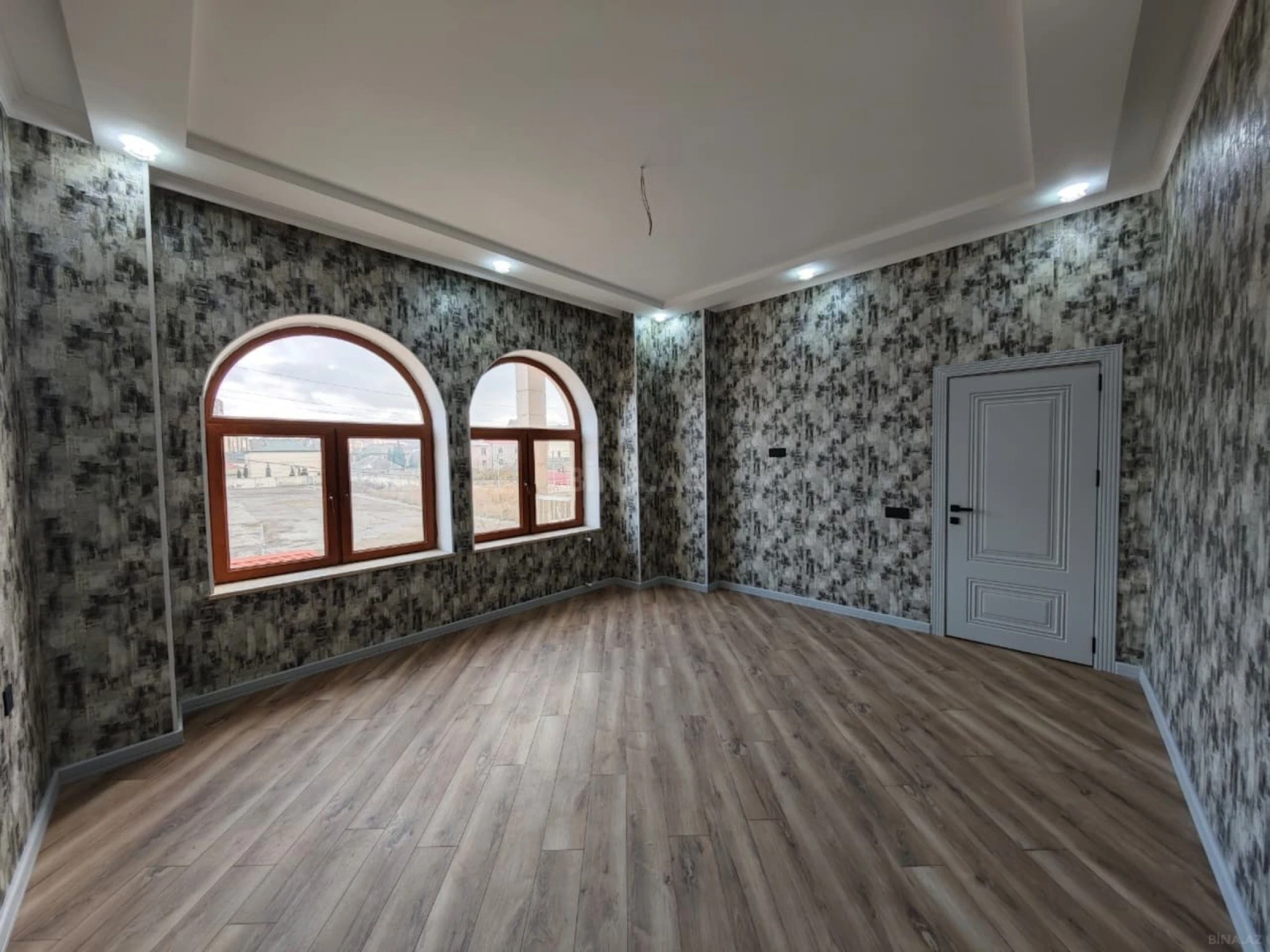Satılır 6 otaqlı həyət evi 280 m²