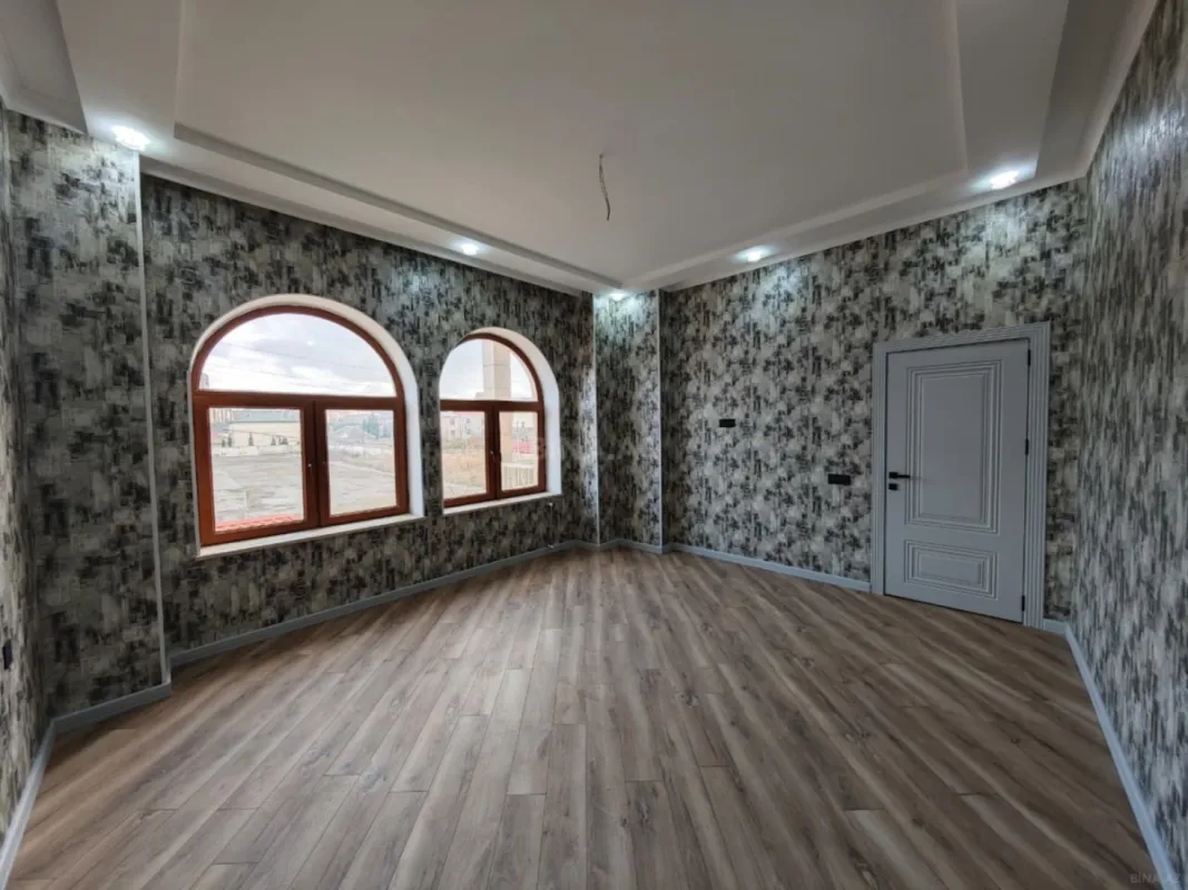 Satılır 6 otaqlı həyət evi 280 m²