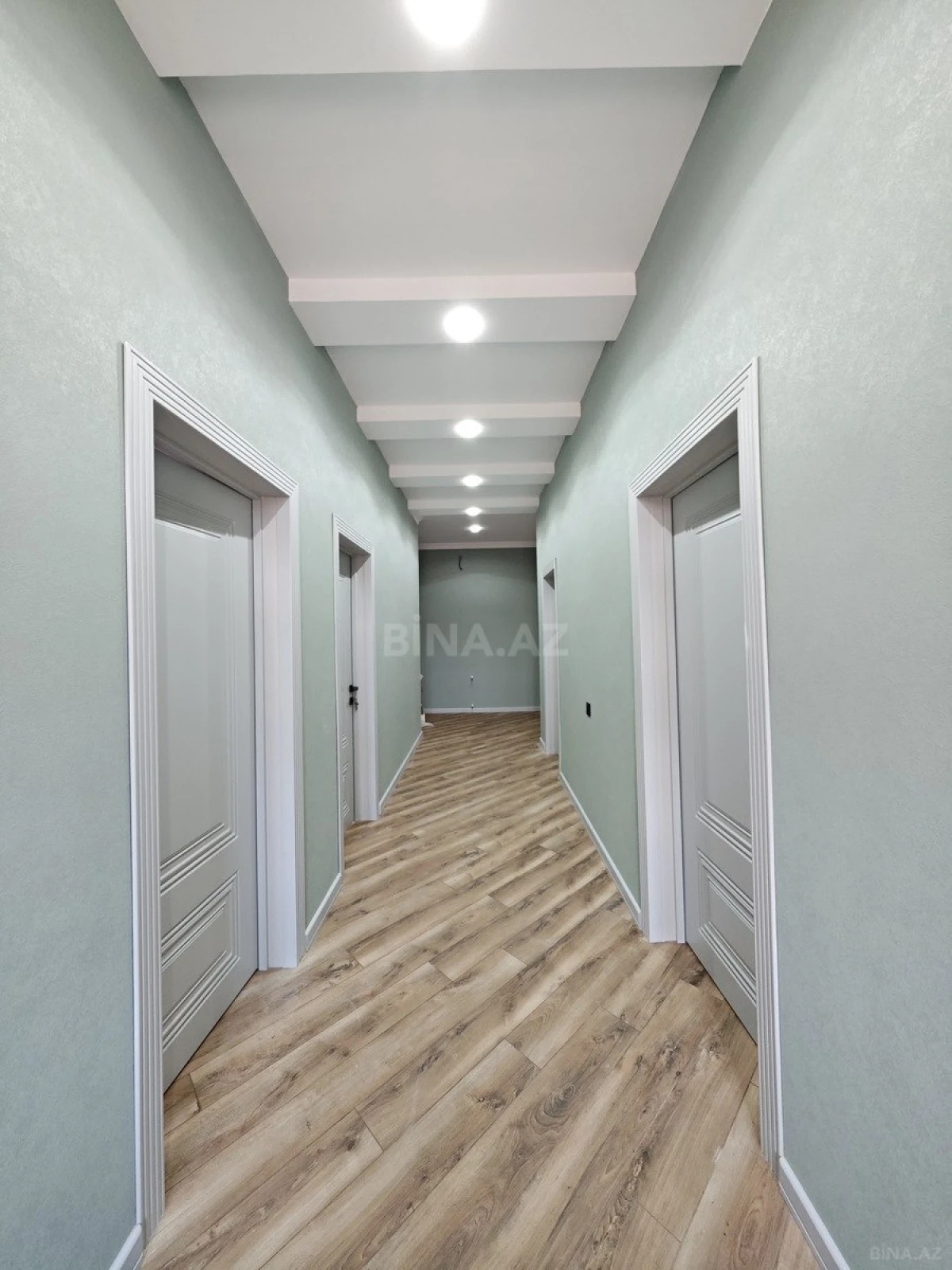 Satılır 6 otaqlı həyət evi 280 m²