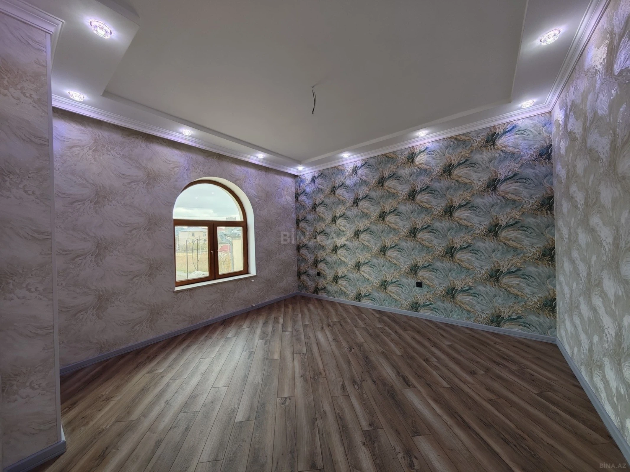 Satılır 6 otaqlı həyət evi 280 m²