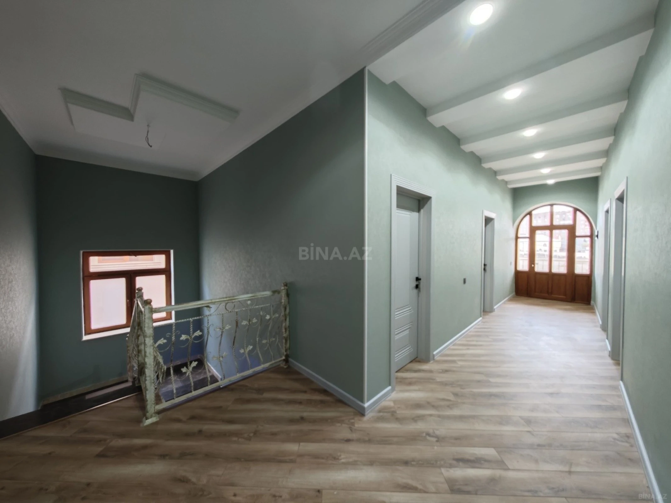 Satılır 6 otaqlı həyət evi 280 m²