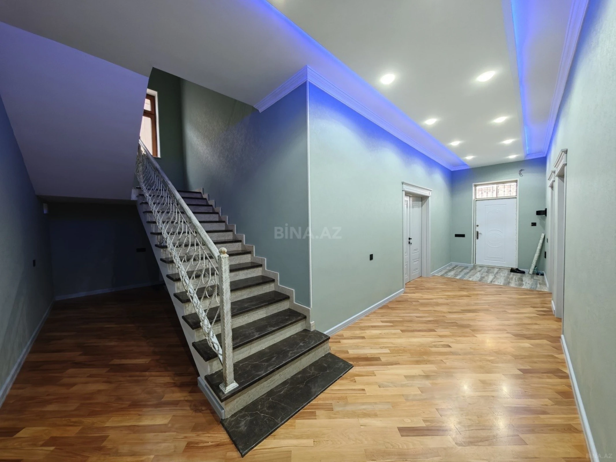 Satılır 6 otaqlı həyət evi 280 m²