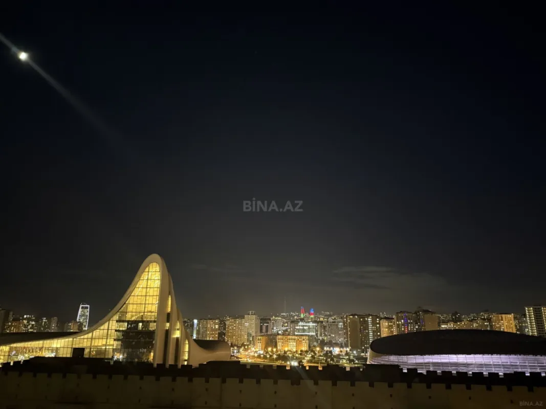 Satılır 3 otaqlı mənzil 130 m²