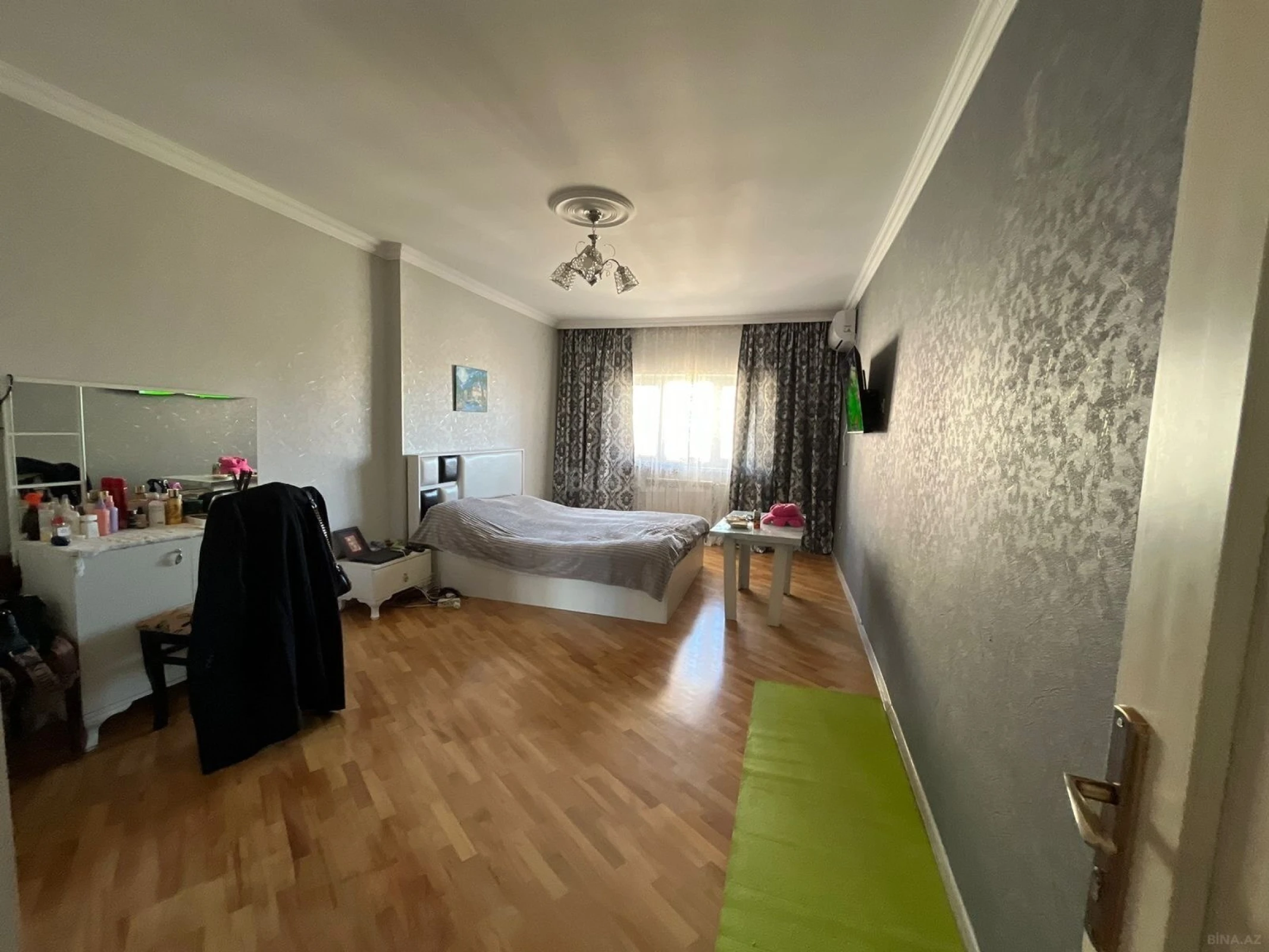 Satılır 3 otaqlı mənzil 130 m²