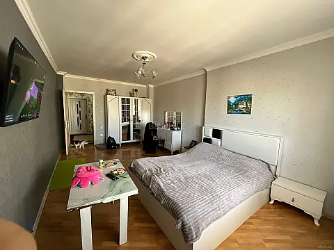 Satılır 3 otaqlı mənzil 130 m²