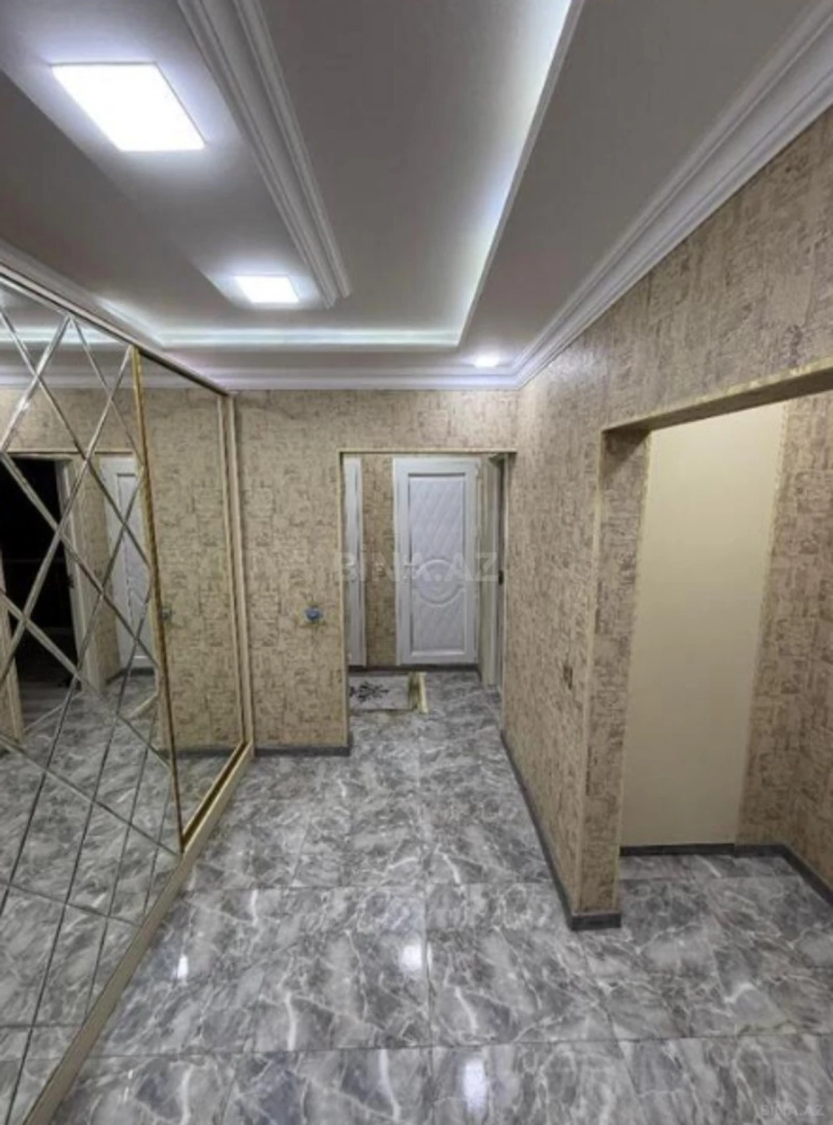 Satılır 4 otaqlı mənzil 115 m²