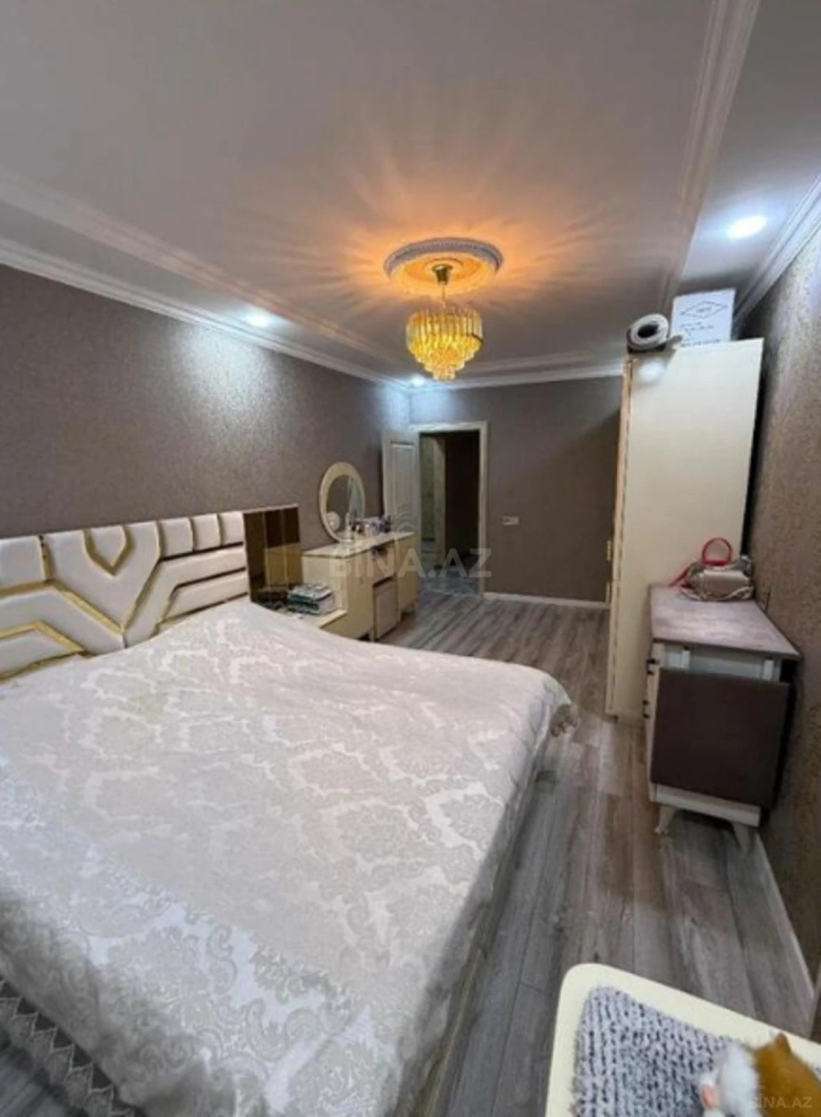 Satılır 4 otaqlı mənzil 115 m²