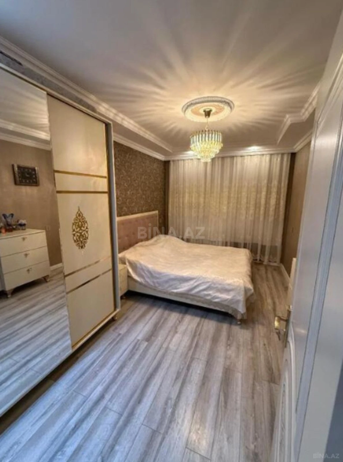 Satılır 4 otaqlı mənzil 115 m²