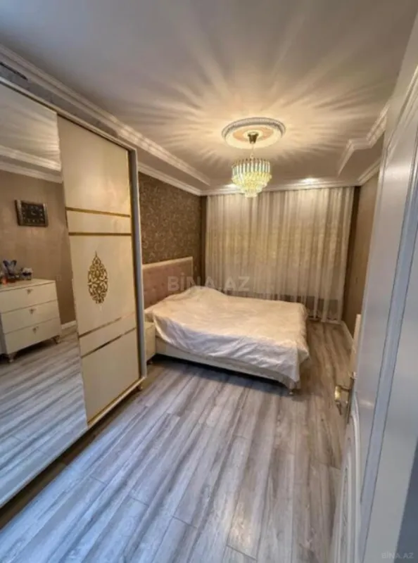 Satılır 4 otaqlı mənzil 115 m²