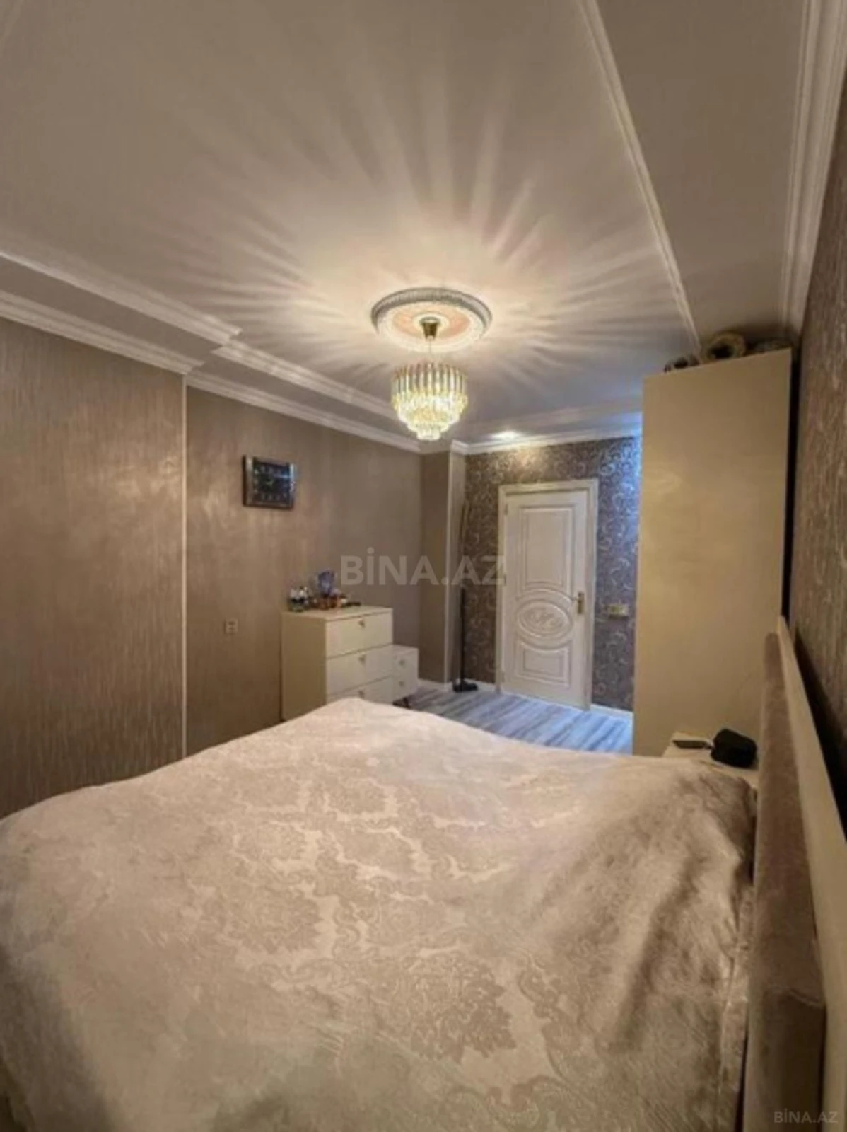 Satılır 4 otaqlı mənzil 115 m²