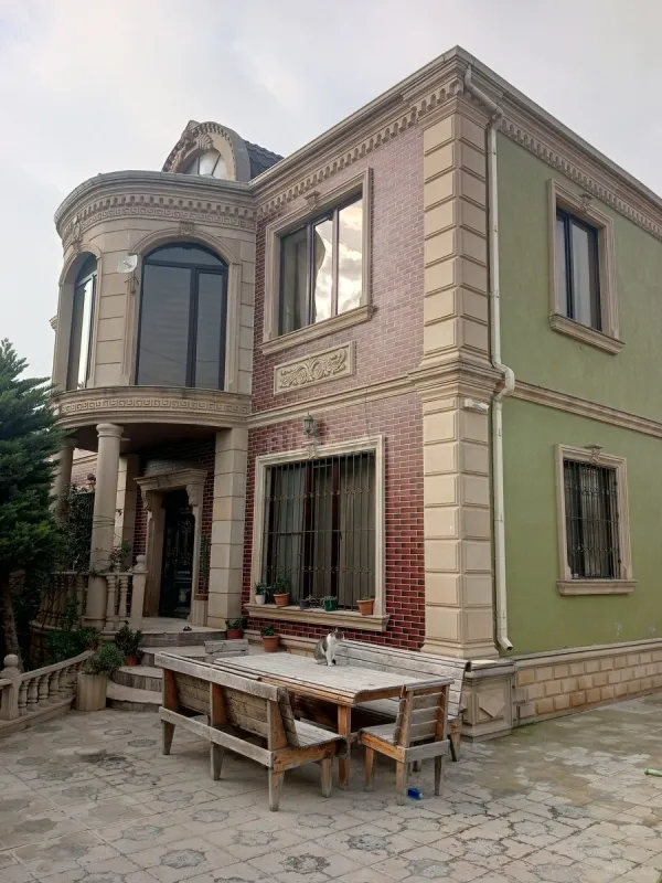 Satılır 5 otaqlı həyət evi 225 m²