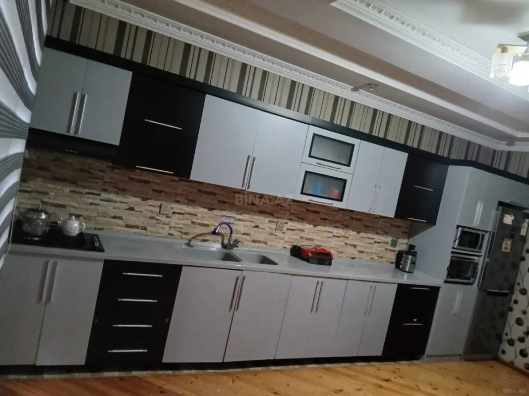 Satılır 5 otaqlı həyət evi 225 m²