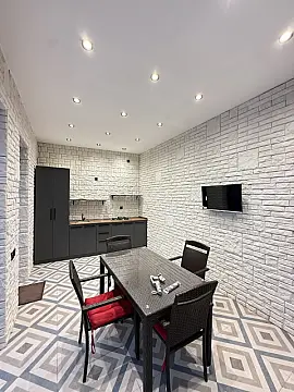 Satılır 5 otaqlı həyət evi 220 m²