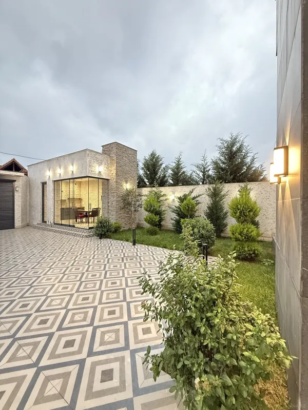 Satılır 5 otaqlı həyət evi 220 m²