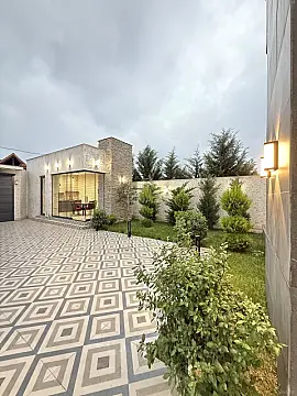 Satılır 5 otaqlı həyət evi 220 m²