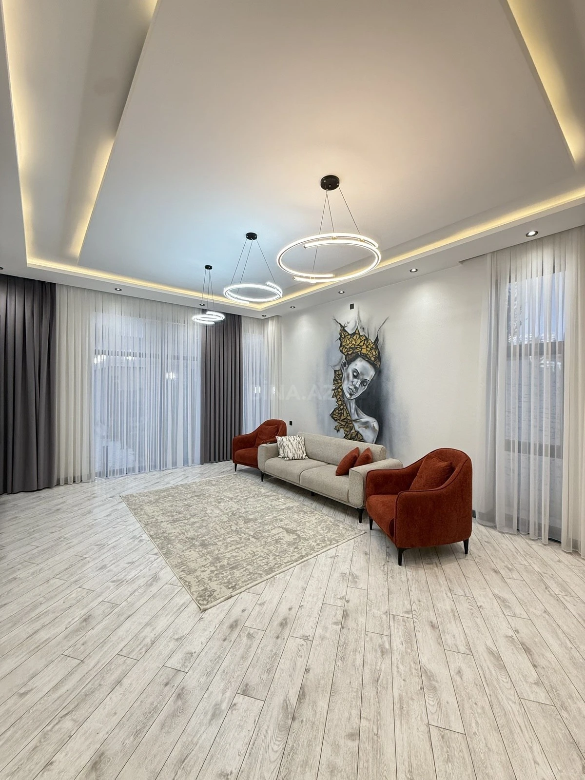 Satılır 5 otaqlı həyət evi 220 m²