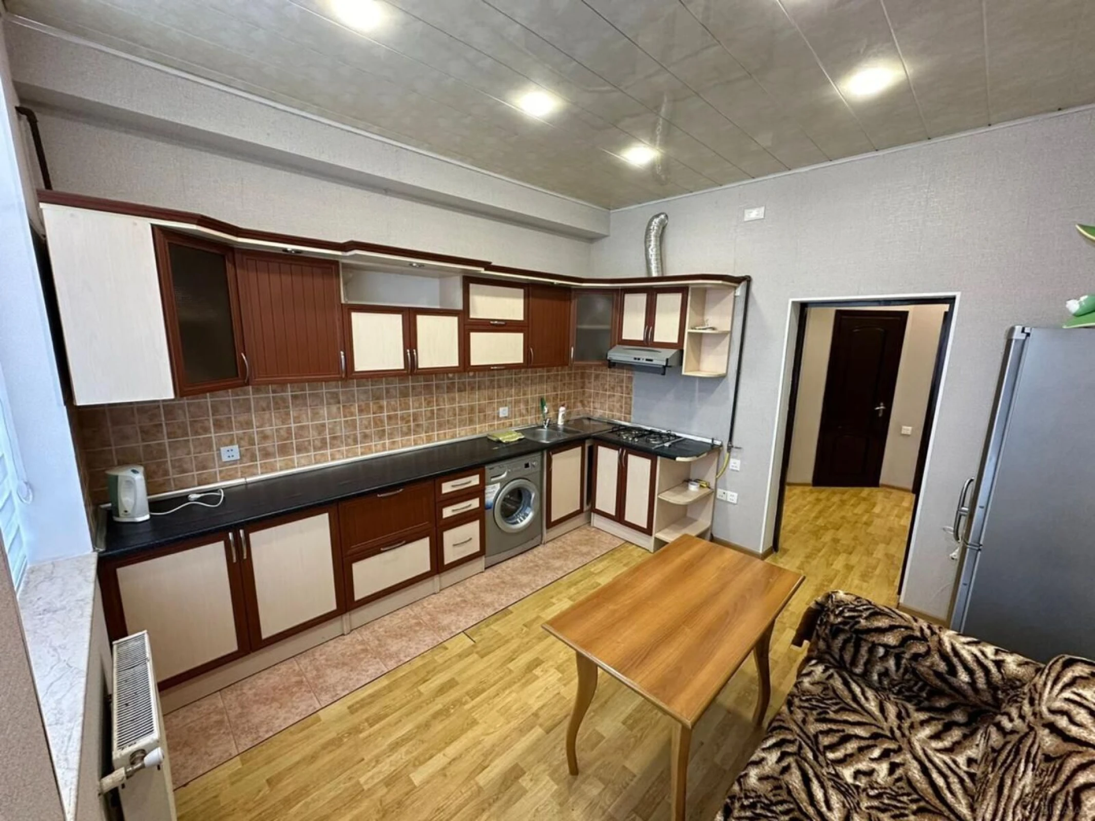 Kirayə verilir 2 otaqlı mənzil 110 m²