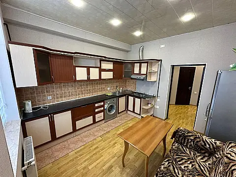 Kirayə verilir 2 otaqlı mənzil 110 m²