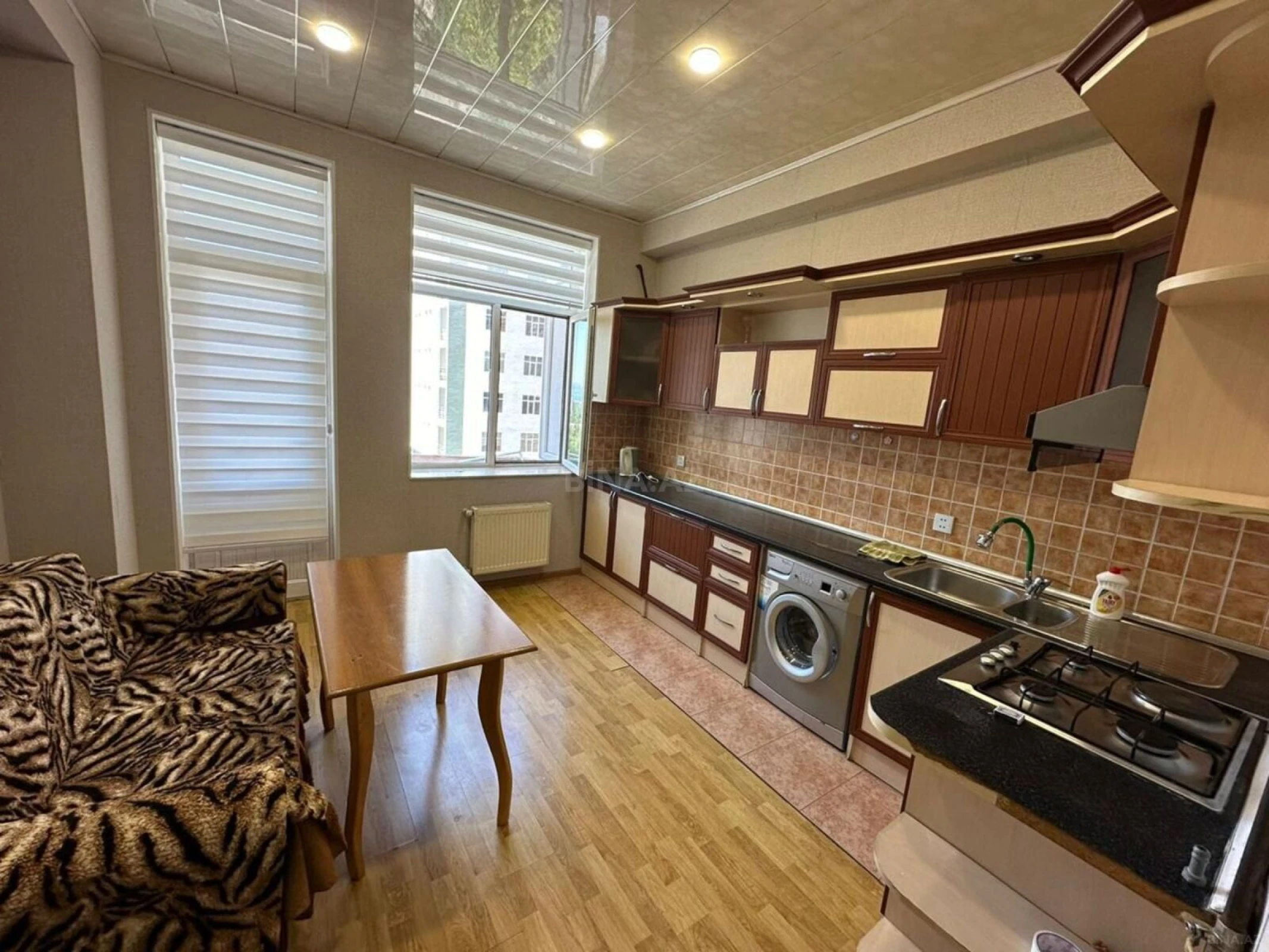 Kirayə verilir 2 otaqlı mənzil 110 m²